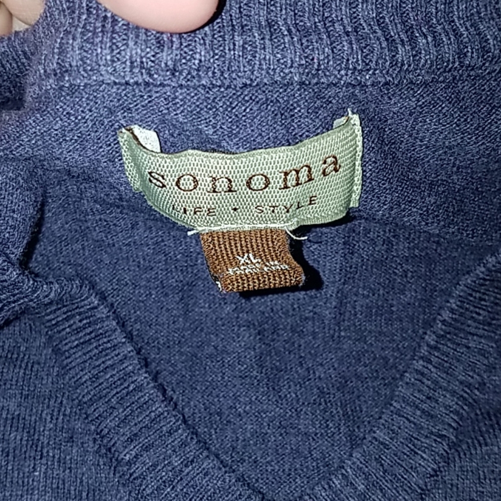 Sweater - Picture 4 of 4